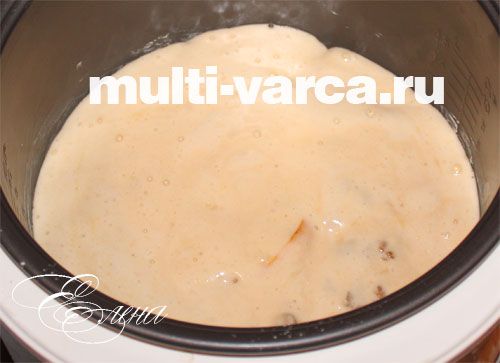 Як спекти простий яблучний пиріг у мультиварці