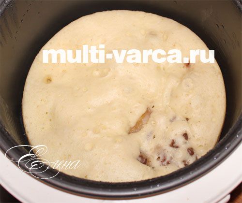 Випікаємо яблучний пиріг у мультиварці