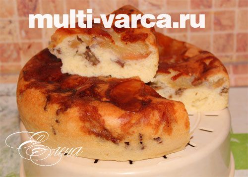 Дістаємо яблучний пиріг із мультиварки